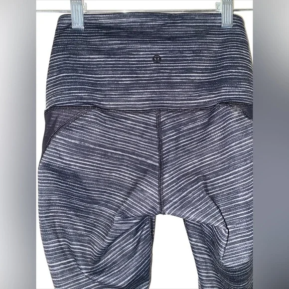 Lululemon Women Cropped Capri Leggings Size 4 Black CA 35801 RN 106259 - Picture 4 of 9